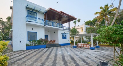 Seclude By the Lake, Alleppey - Rooms & Swimming Pool   Room Type - 4 Bedroom - Blue Villa
