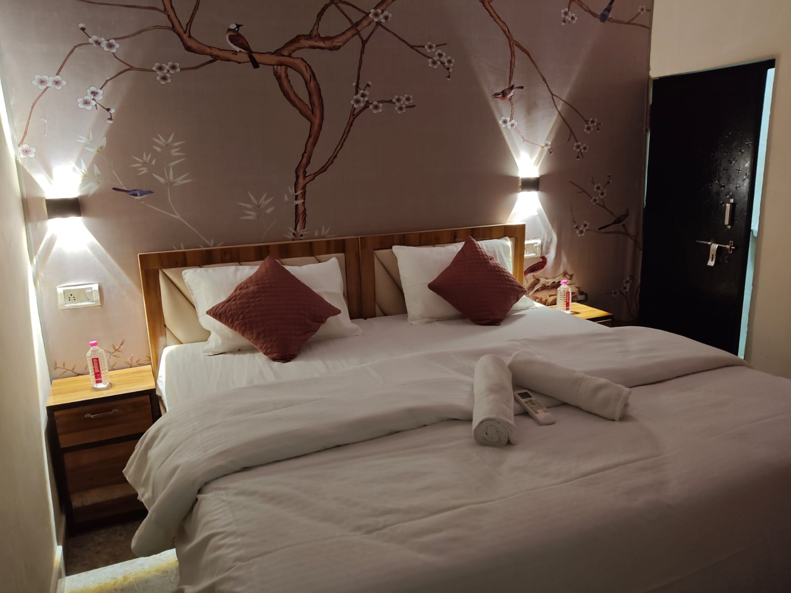 Milestone Homestay - Tap to explore photos