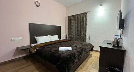Cloud berry Room Type - Deluxe King Bed