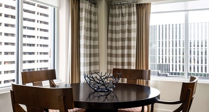 The Inn at Penn, A Hilton Hotel Room Type - JUNIOR KING SUITE