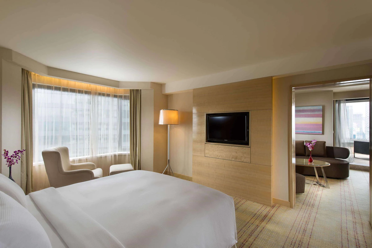 DoubleTree by Hilton Kuala Lumpur Room Type - 1 KING BED DELUXE With Mountain view