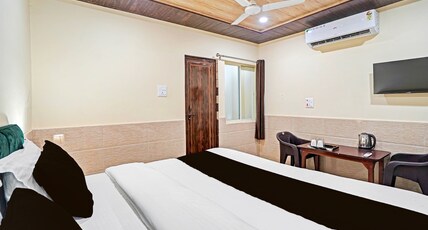 OYO Hotel O Varanasi Banaras Junction Formerly Girija Palace Room Type - Deluxe