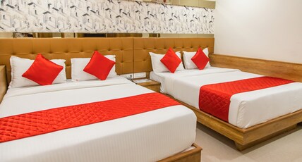Hotel Hometown - Near BKC Room Type - Deluxe Quadruple Room