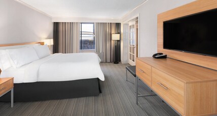 Holiday Inn El Paso West Sunland Park Room Type - 1 King Bed Suite
