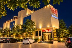 Rajlaxmi Hotel  Near Jaipur Airport