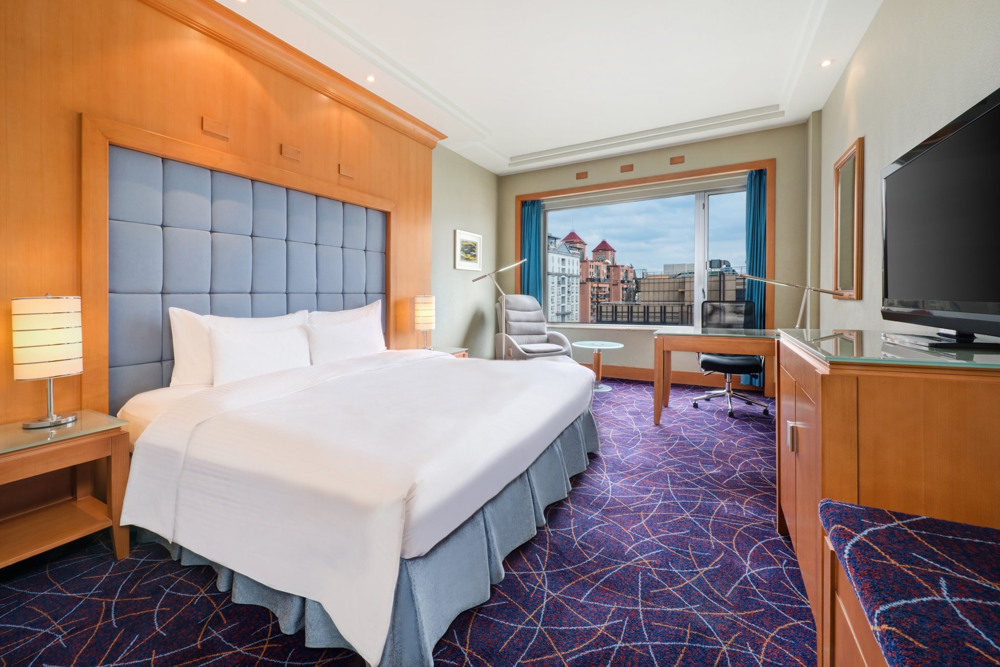 Crowne Plaza Shanghai - Tap to explore photos