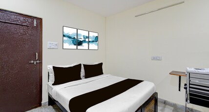 Flagship OYO Hotel Gachibowli Formerly BSR Room Type - Classic