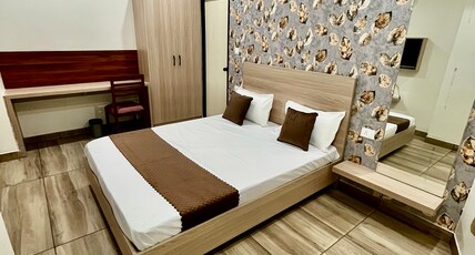 Deni|| Family Comfort Stay Room Type - Deluxe Room