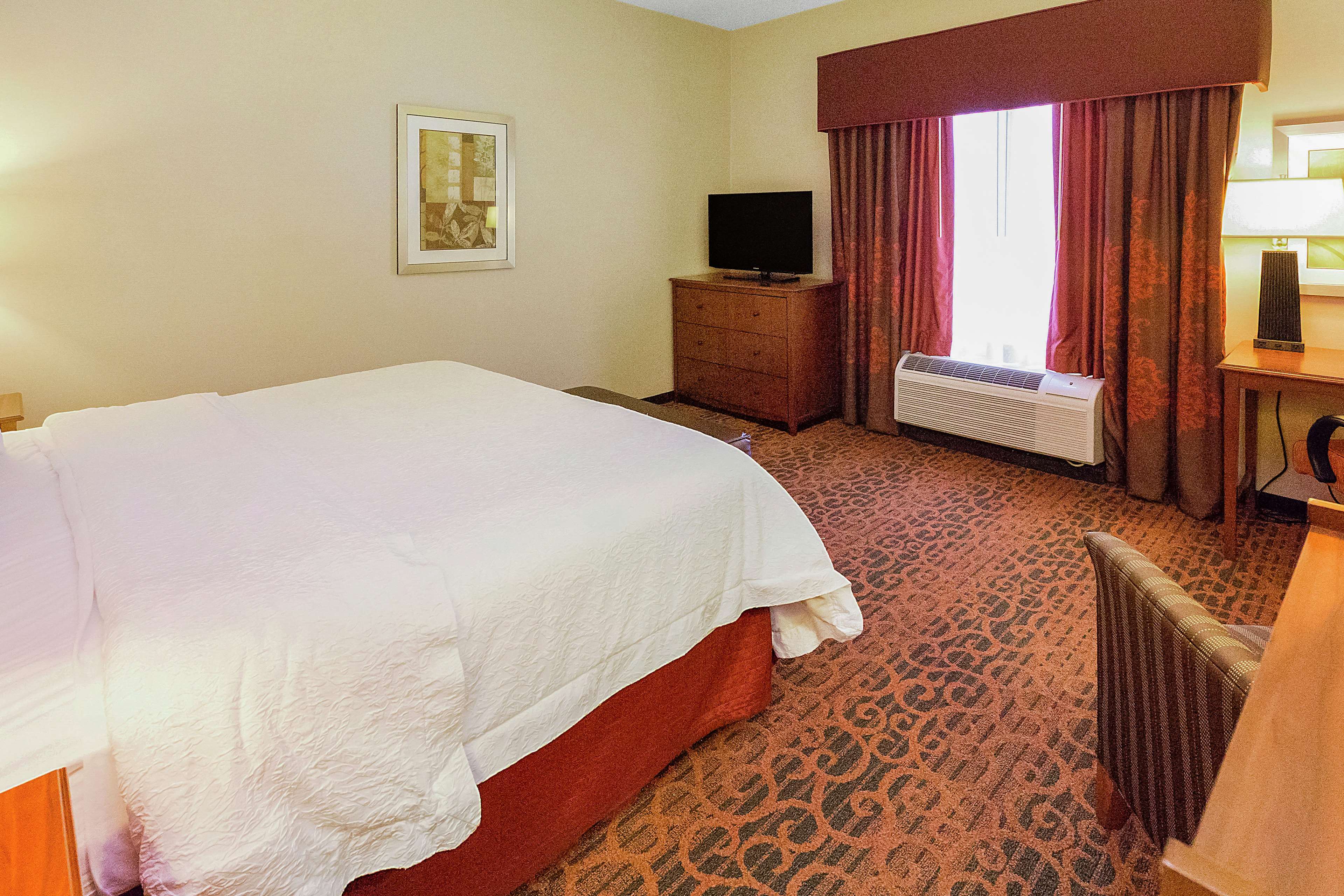 Hampton Inn Waynesburg - Tap to explore photos