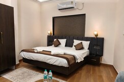 Suruchi Hotel & Restaurant