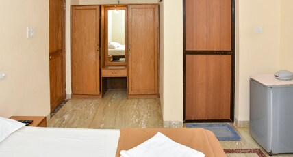Henry's Place. Room Type - Family room with kitchen