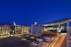 Hilton Garden Inn Dubai, Mall Avenue