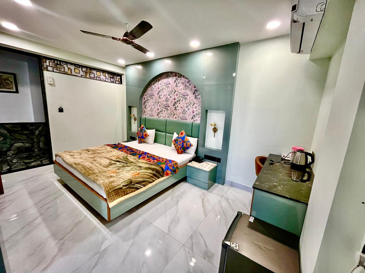 Hotel Shubh Hari - Tap to explore photos