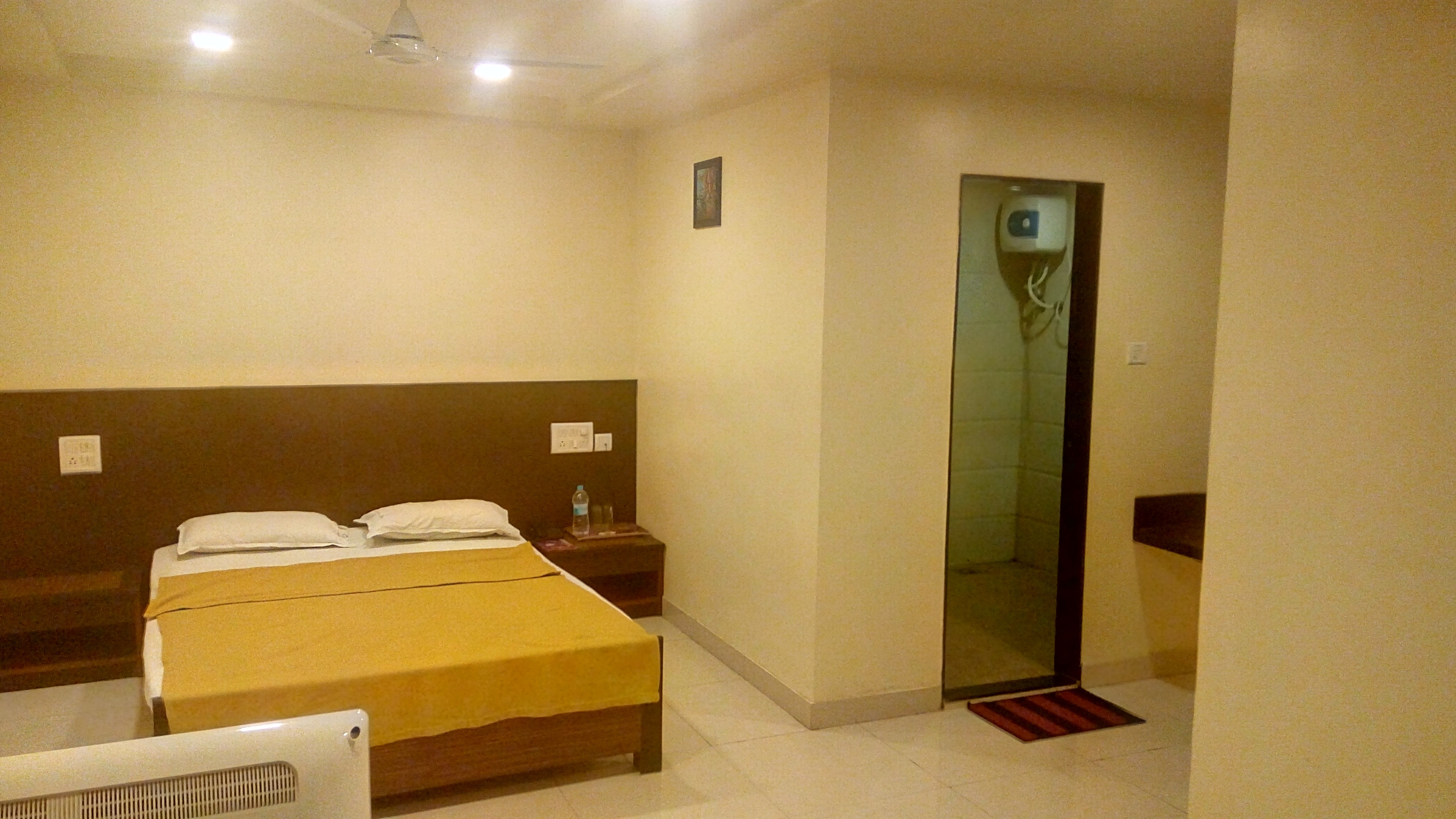 HOTEL KOHINOOR SQUARE - Tap to explore photos