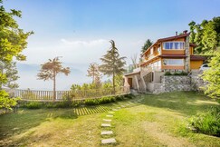 Avalon 5 Bedroom Cottage | Mountain View