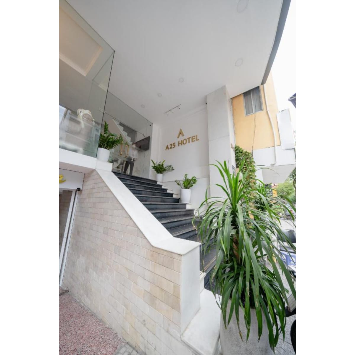A25 Hotel - 255 Le Thanh Ton - Tap to explore photos