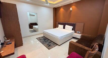 The kashish crown Room Type - Deluxe room with ac