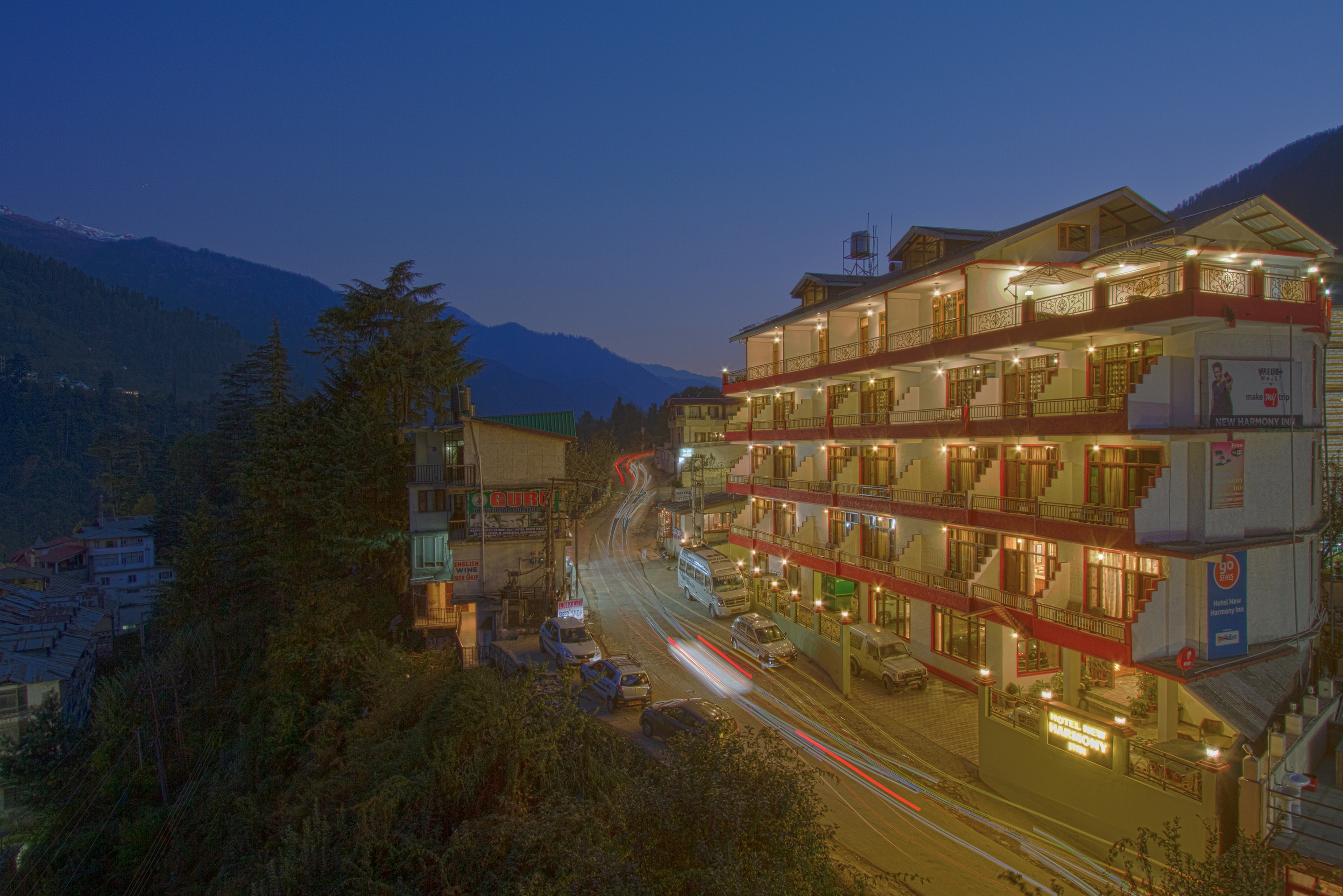 New Harmony Inn - 5 mins drive from Volvo Stand - Tap to explore photos