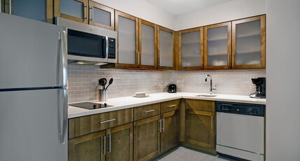 Staybridge Suites STERLING HEIGHTS - DETROIT Room Type - 1 King Studio Suite