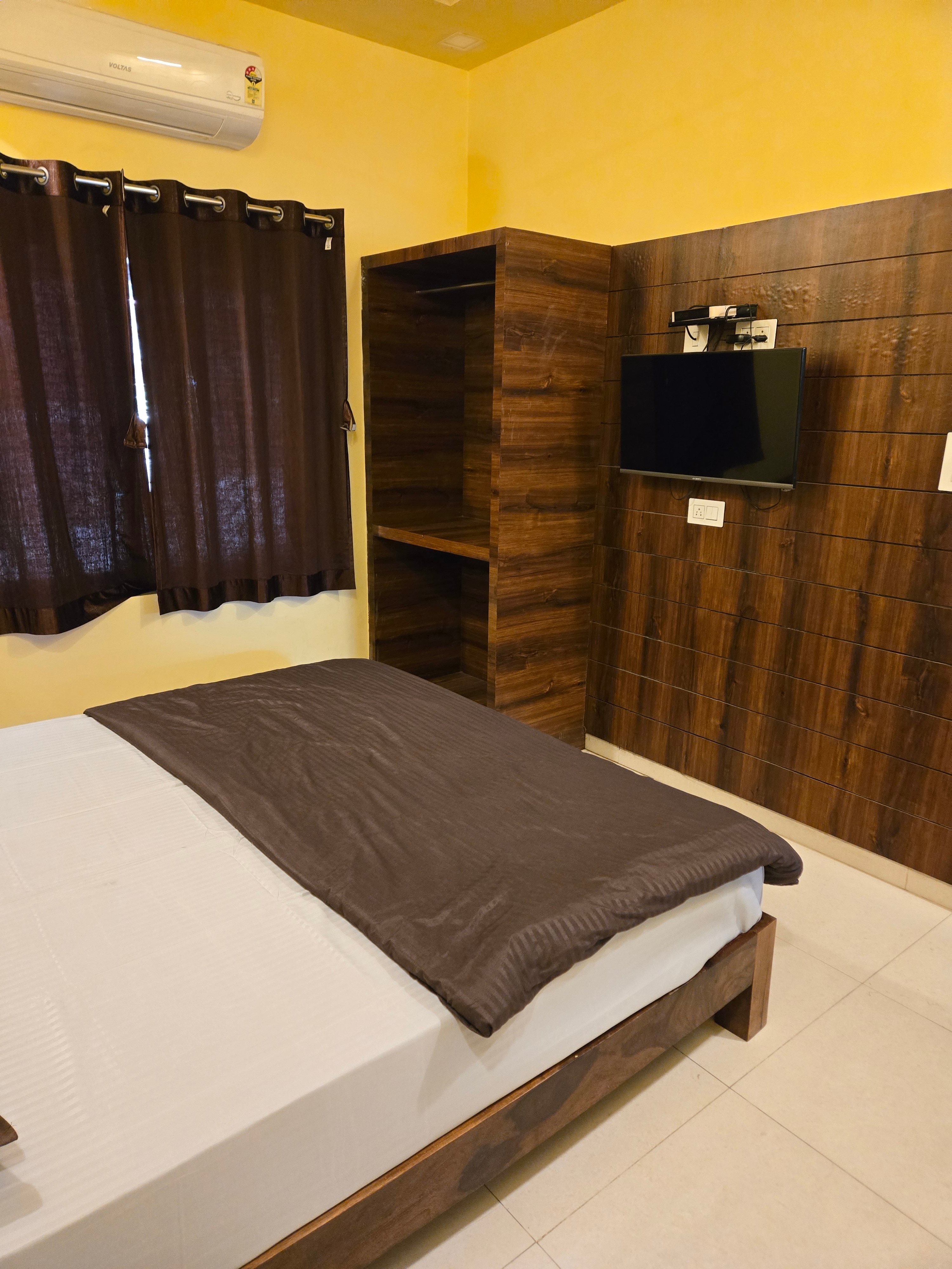 Anand Darshan Homestay - Tap to explore photos