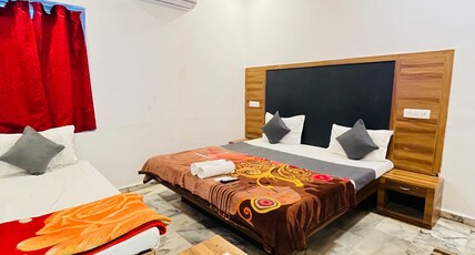 Dharma Ji Palace Mount Abu Room Type - Deluxe Triple Bed Ac Room