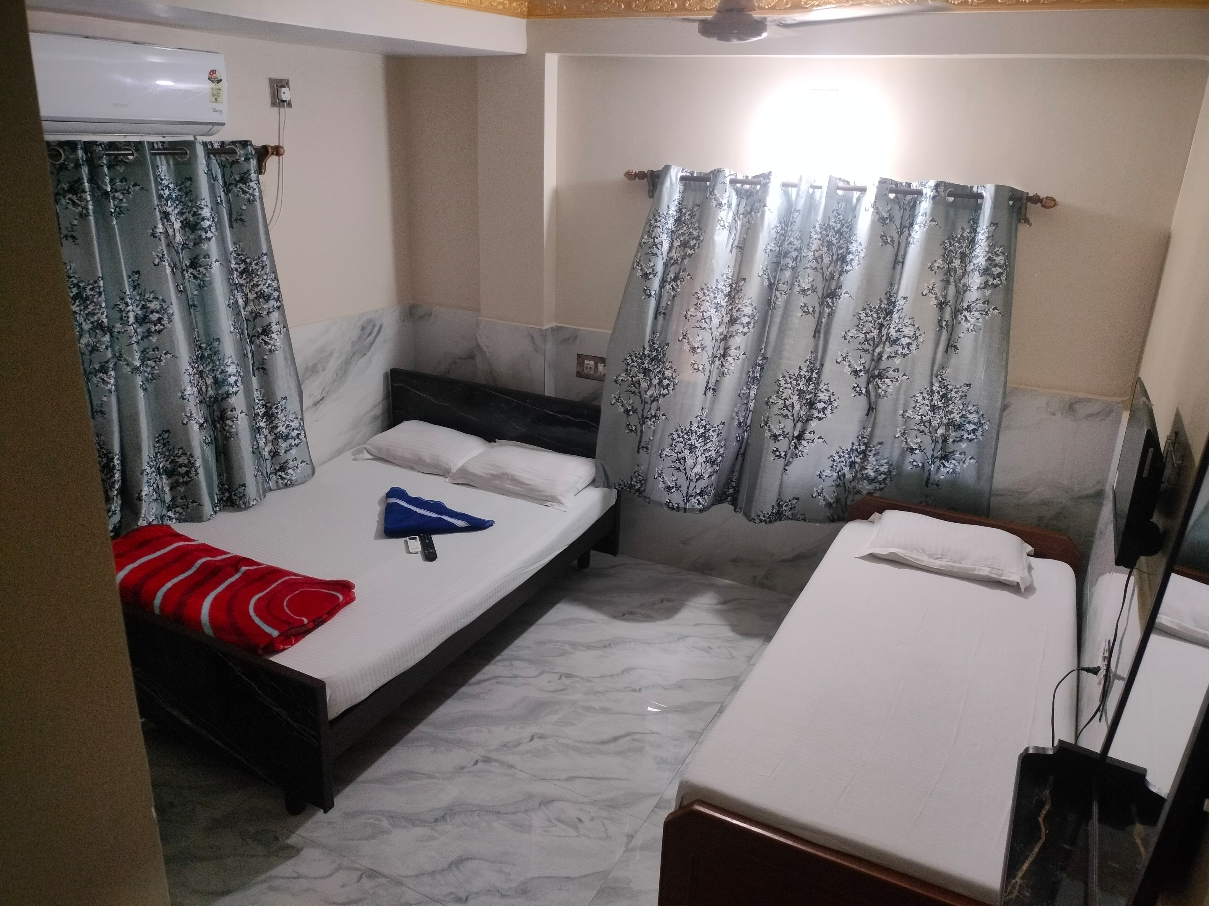 OM SHANTI GUEST HOUSES - Tap to explore photos