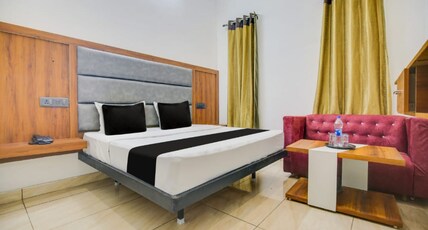 Shree Ji Hotel & Banquet Room Type - Luxury Room