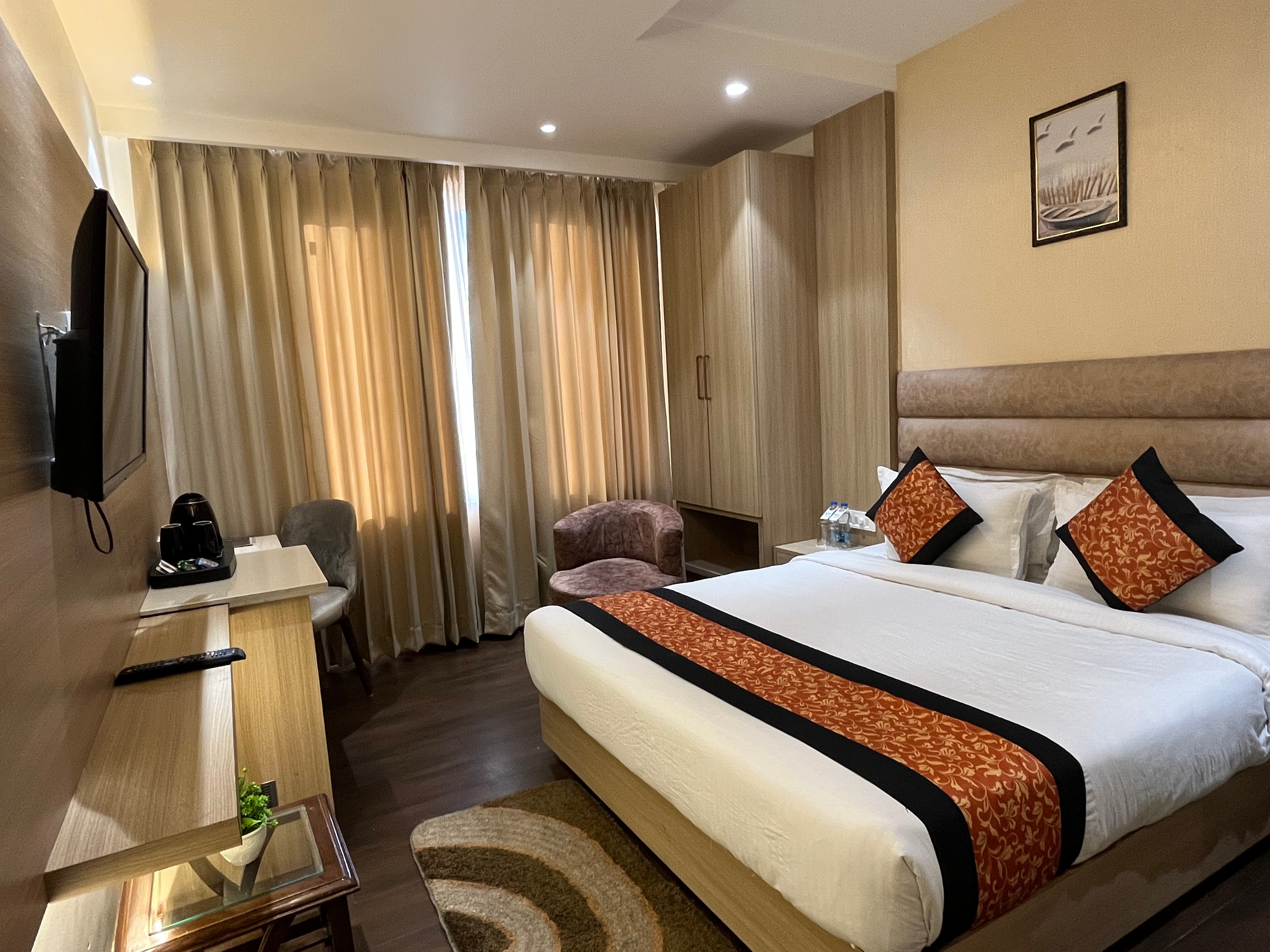 Hotel RRV Near Golden Temple with Parking - Tap to explore photos