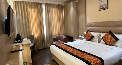 Hotel RRV Near Golden Temple with Parking Room Type - Deluxe Room City View