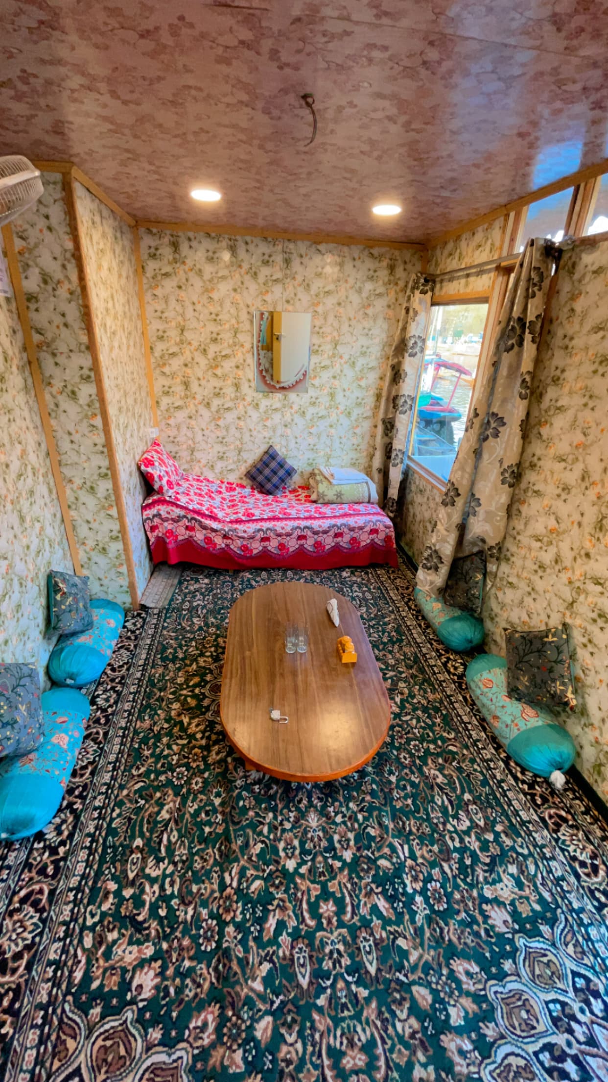 Houseboat Nancy - Tap to explore photos