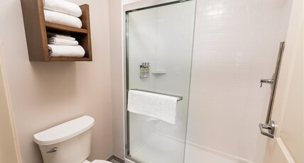 Staybridge Suites WASHINGTON DC EAST - LARGO Room Type - 1 King Bed 1 Bedroom Suite