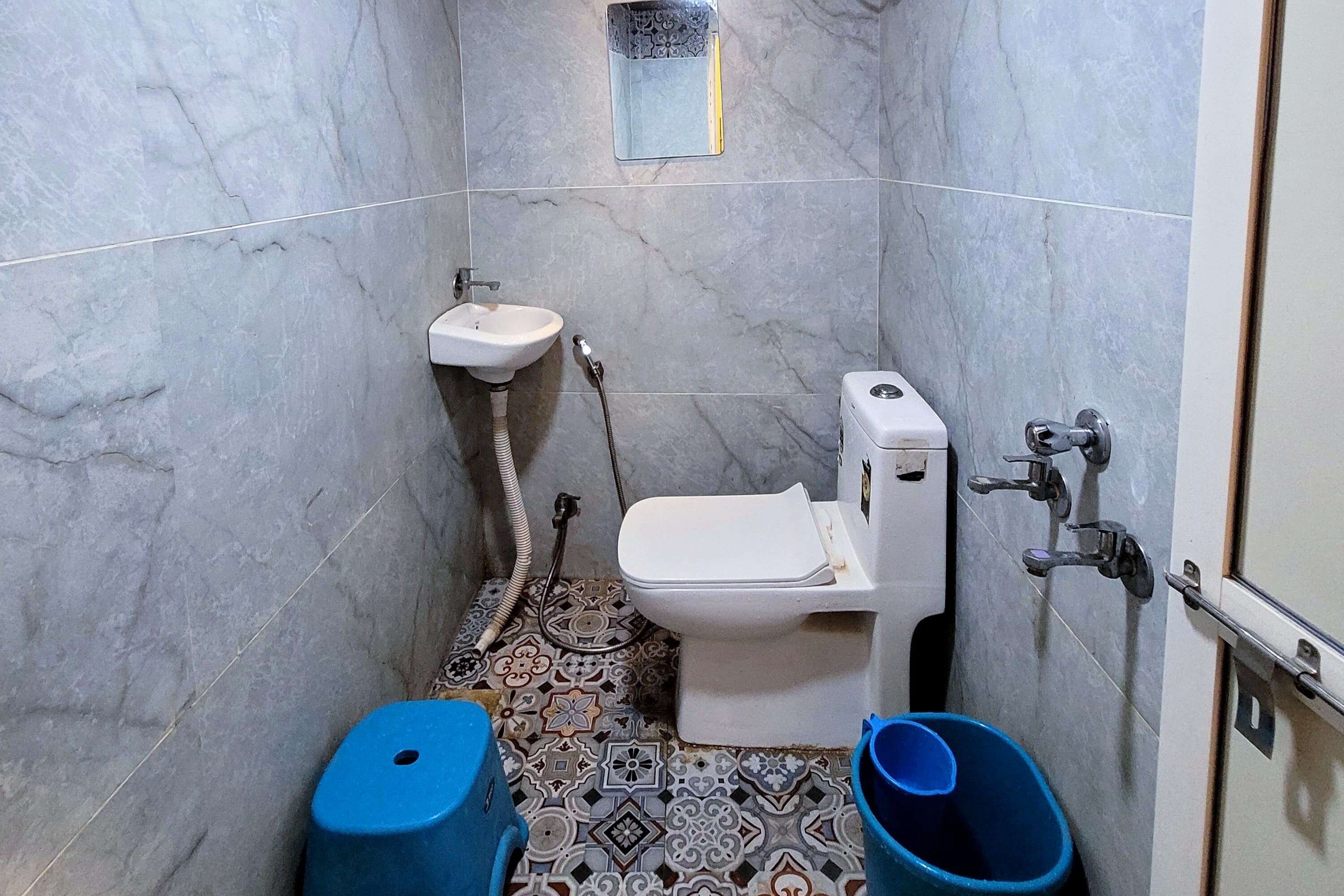 Shree Pallaav Guest House - Tap to explore photos