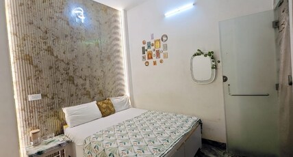 Noor Stay | Near Kashi Vishwanath Temple Room Type - AC DOUBLE BEDROOM