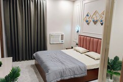 Travellers Habitat 1BHK with Balcony DLF Phase 3