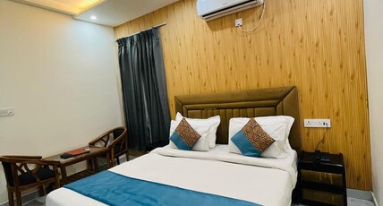 MK Regency Room Type - Deluxe King Room