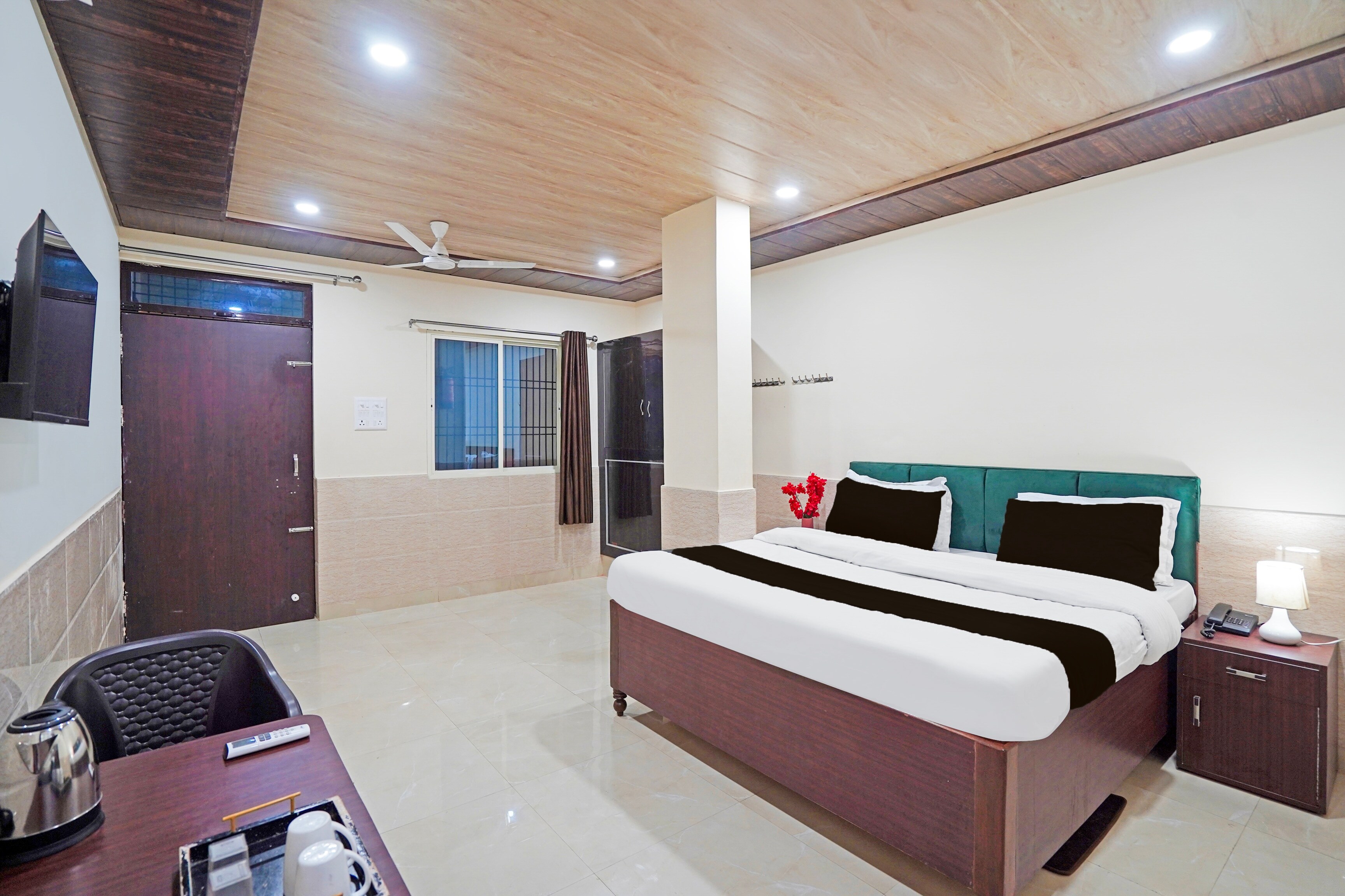 OYO Hotel O Varanasi Banaras Junction Formerly Girija Palace - Tap to explore photos