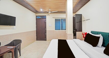 OYO Hotel O Varanasi Banaras Junction Formerly Girija Palace Room Type - Super Deluxe Room