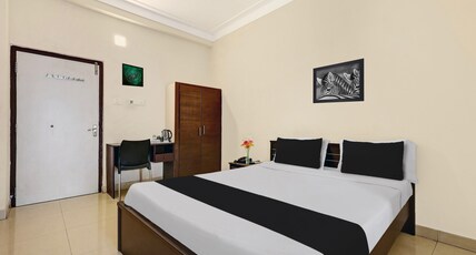 Super OYO Collection O jagadamba Junction near Beach Road Room Type - Classic Super OYO Collection O jagadamba Junction near Beach Road Room Type - Classic