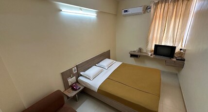 Hotel Vivek Room Type - Deluxe Room Ac