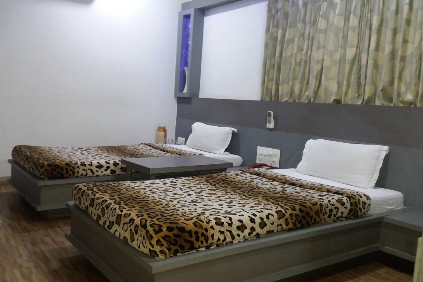 Hotel Decent - Tap to explore photos