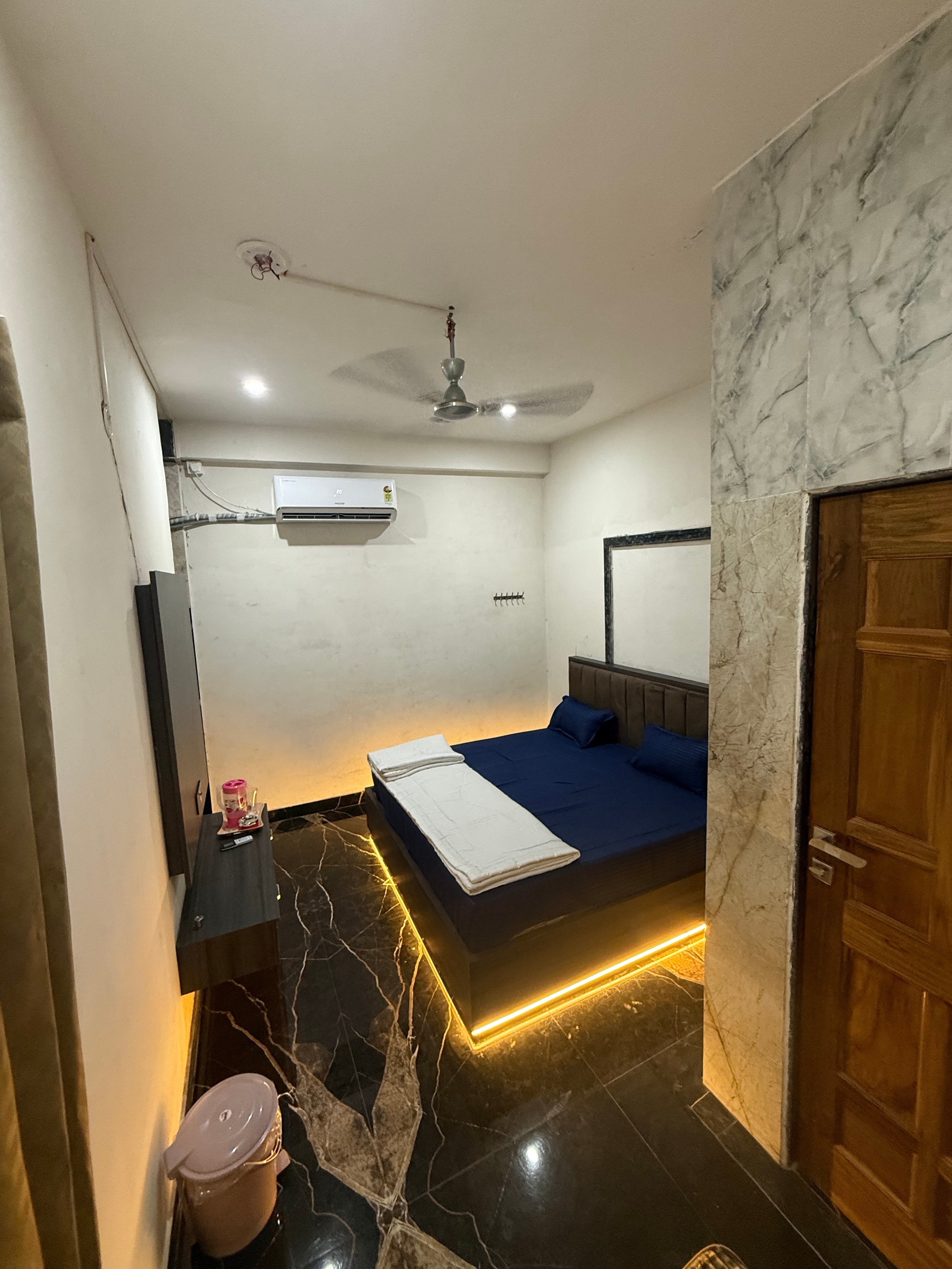 Mahamaya paying guest house - Tap to explore photos