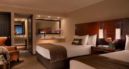 The Lakefront Anchorage Room Type - Accessible Deluxe 2 Queens - Hearing