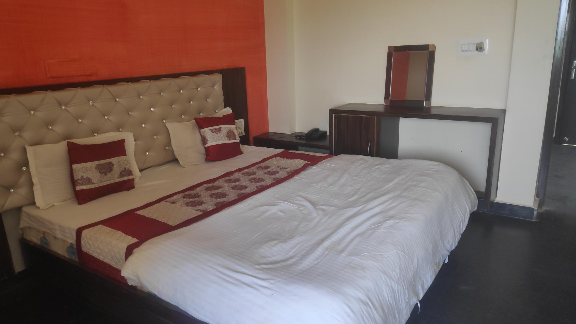 Hotel Pavan Plaza - Tap to explore photos