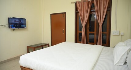 Saanvi Royal Club Resort and Restaurant Room Type - Standard room with Balcony
