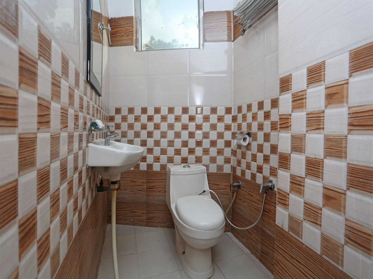 Hotel Alwar Inn - Tap to explore photos