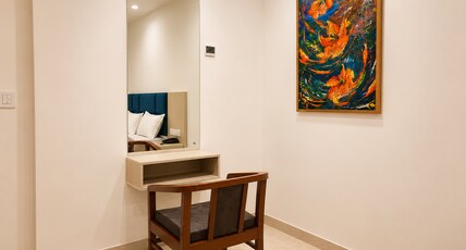 Hotel Diwakar Niwas - 100 Mtr. From Sindhi Camp Bus Stand Room Type - Super Deluxe Room