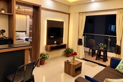 Emerald Vista Luxury Suites | Room & Restaurant