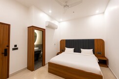Konnect Inn POD | Near IGI Airport & Opposite NDLS