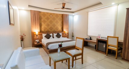 FabHotel Signature Inn Room Type - Premium Room