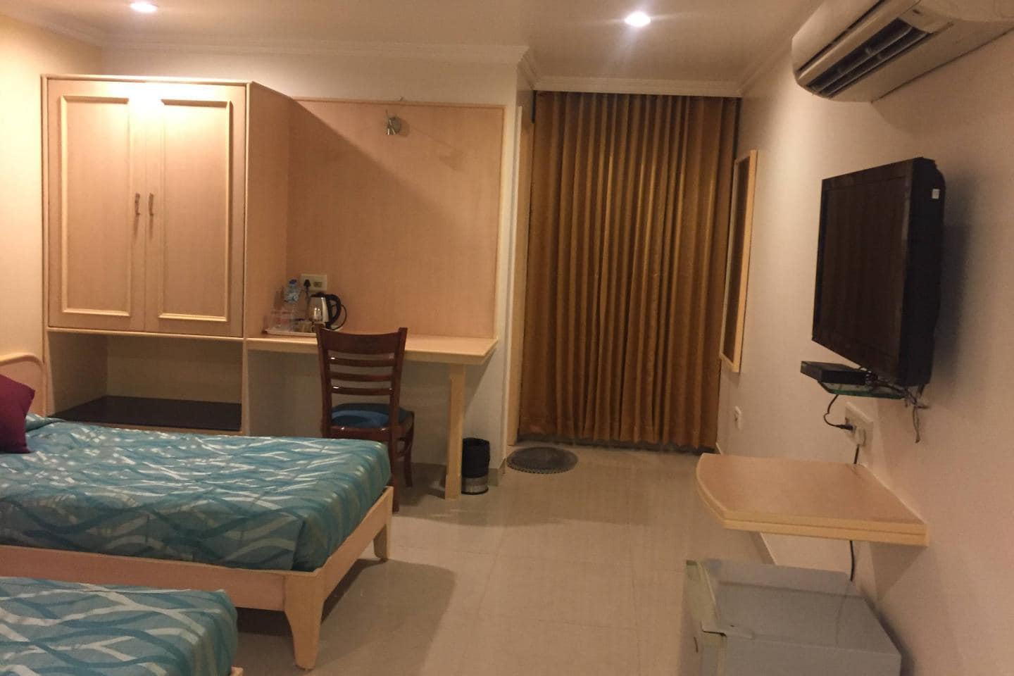 Hotel Sarthak - Tap to explore photos